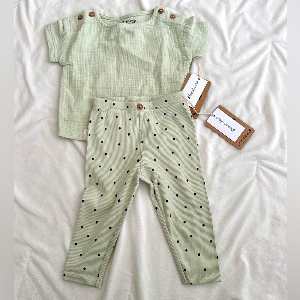 NWT Easy Peasy 6-9m green set